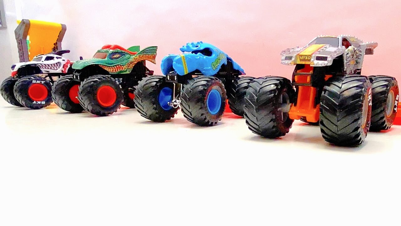 MONSTER JAM | SMASHUP CRASHUP | MAX-D | HOT WHEELS MONSTER TRUCKS | SPIN MASTER | DRAGON