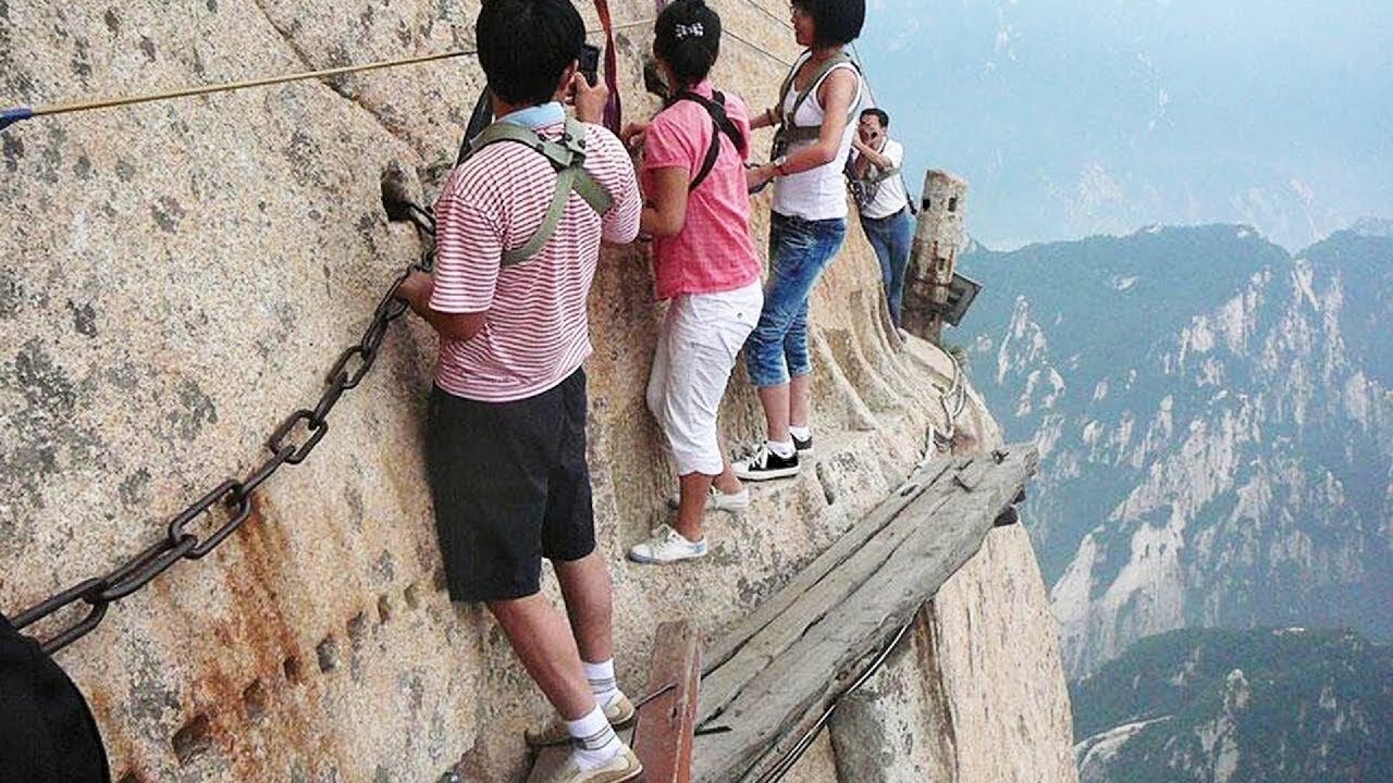 Top 5 World's Most Dangerous Hiking Trails In Ehlish. Dangerously Steep Paths