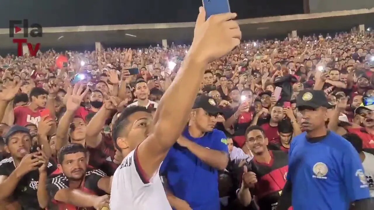 João Gomes sendo saudado pela Nação no Piauí após o jogo - Altos 1x2 Flamengo