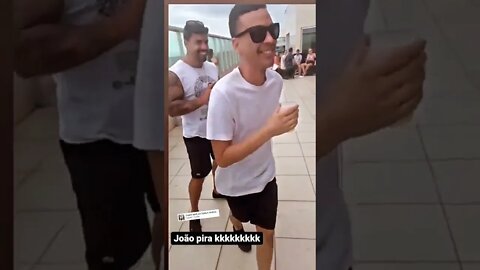 JOAO PIRA QUANDO BEBE, NAO DEIXA O JOAO BEBER ( MEME ) ( VIRAL ) #shorts