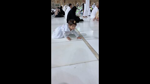 Baby Dua ny first umrah kiya