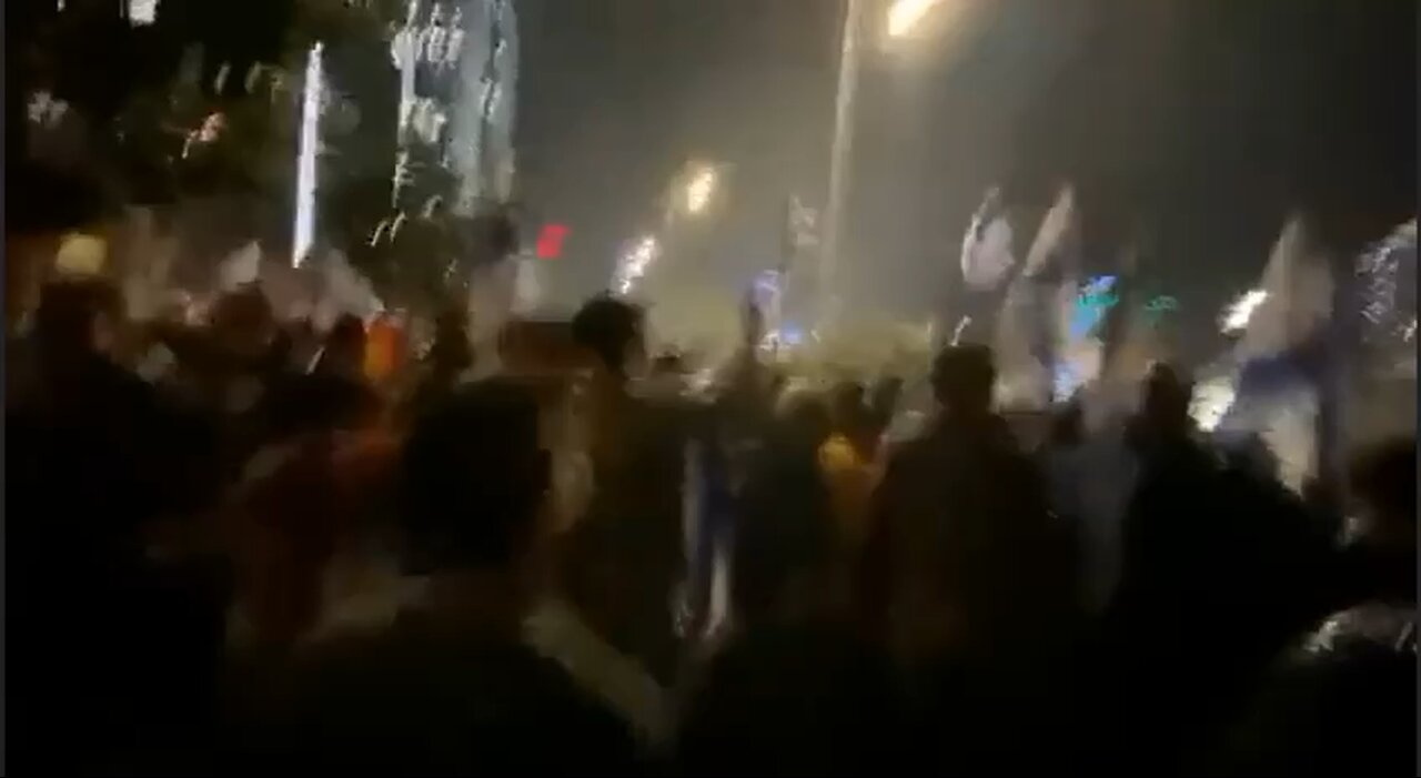 Protests in Tel Aviv Israel, security forces use water cannons