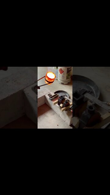 That flask was just to small to pour in😱. #copper #casting