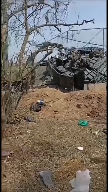 📰🇺🇦🇷🇺 #Ukrainian T-72M1 with reactive armor destroyed near #Zaporizhye