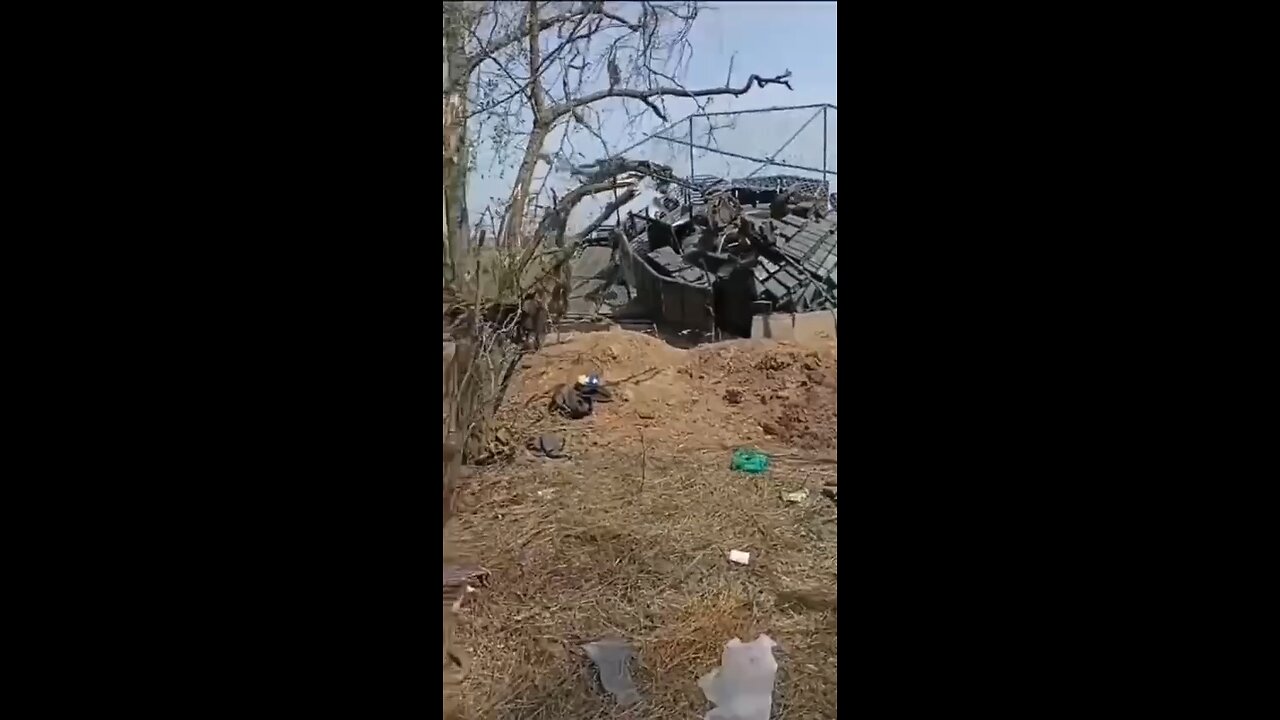 π°πΊπ¦π·πΊ #Ukrainian T-72M1 with reactive armor destroyed near #Zaporizhye