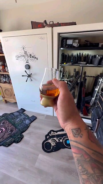 what's in door 🚪 #1 🤔 👀