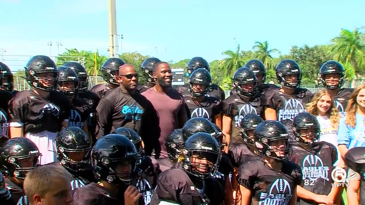 NFL vet Pierre Garcon giving back to a local football team