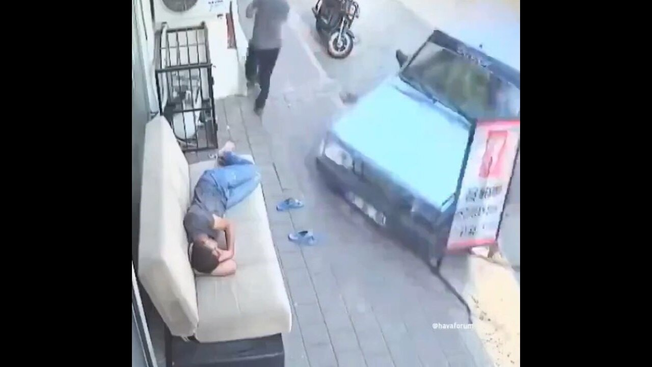 Napping Bro Escaped His Final Destination Moment By A Hair