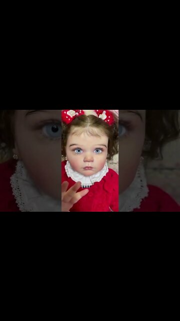 parece uma boneca de tão perfeita 😲😲