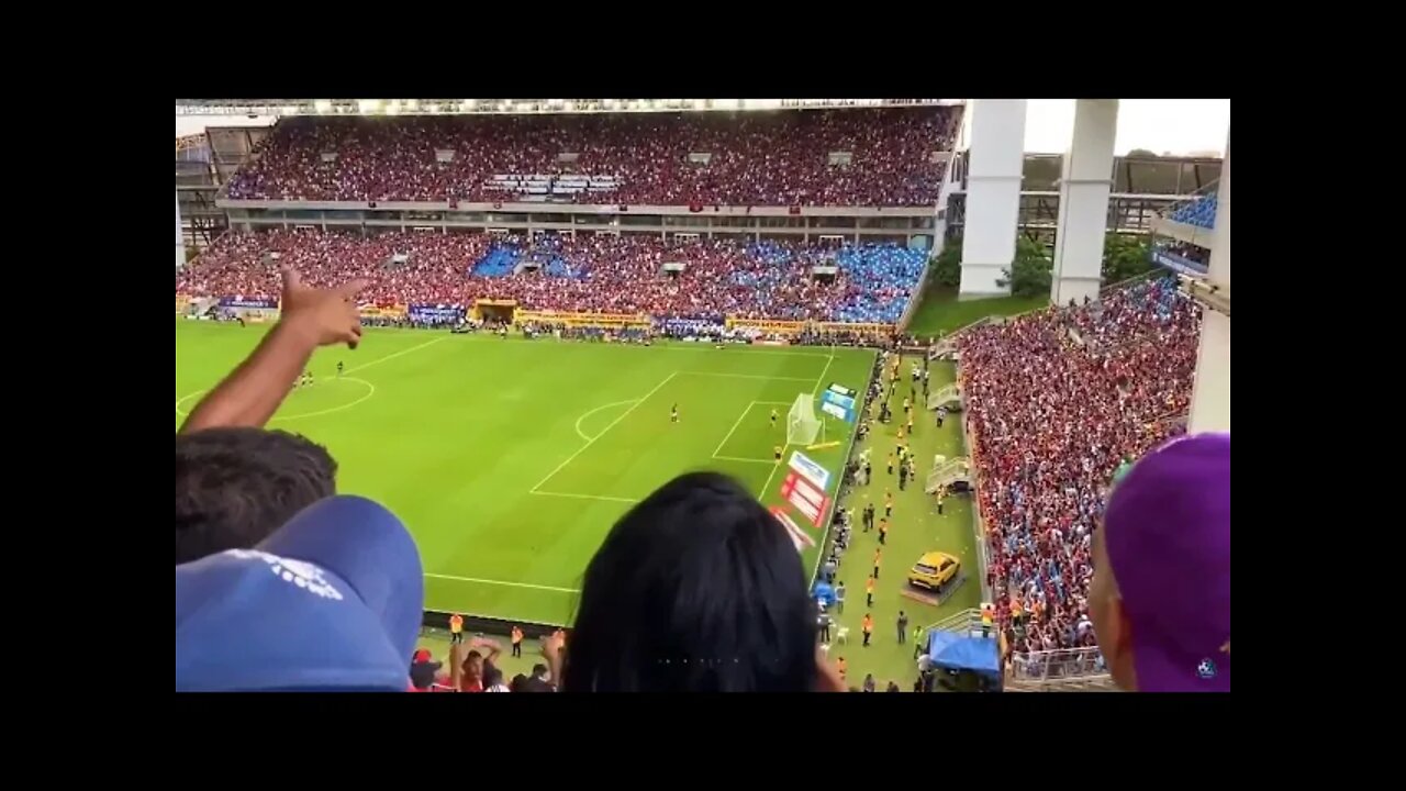 Torcida gritando "É Campeão" antes de pênalti isolado - Atlético MG x Flamengo