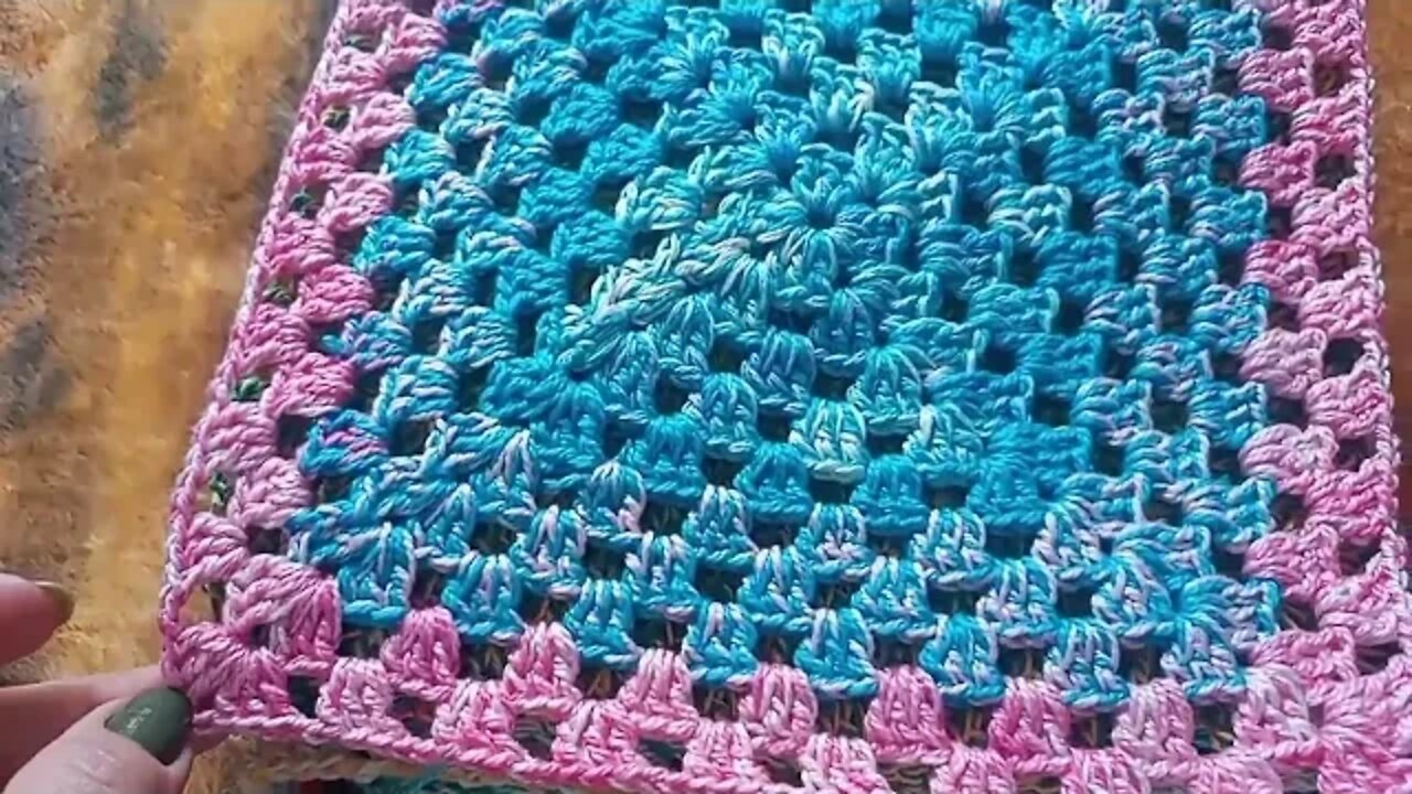 ♥️ SQUARE EM CROCHÊ ♥️ #plumabarbantes #Lovepluma♥️ @Um pouco de tudo -Suely Millk