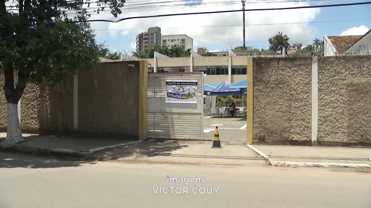 Terceira dose é aplicada em profissionais da saúde na cidade de Teófilo Otoni