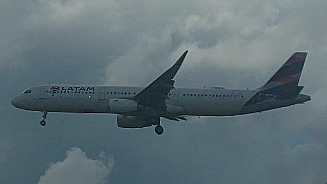 Airbus A321 PT-MXM coming from Guarulhos to Manaus