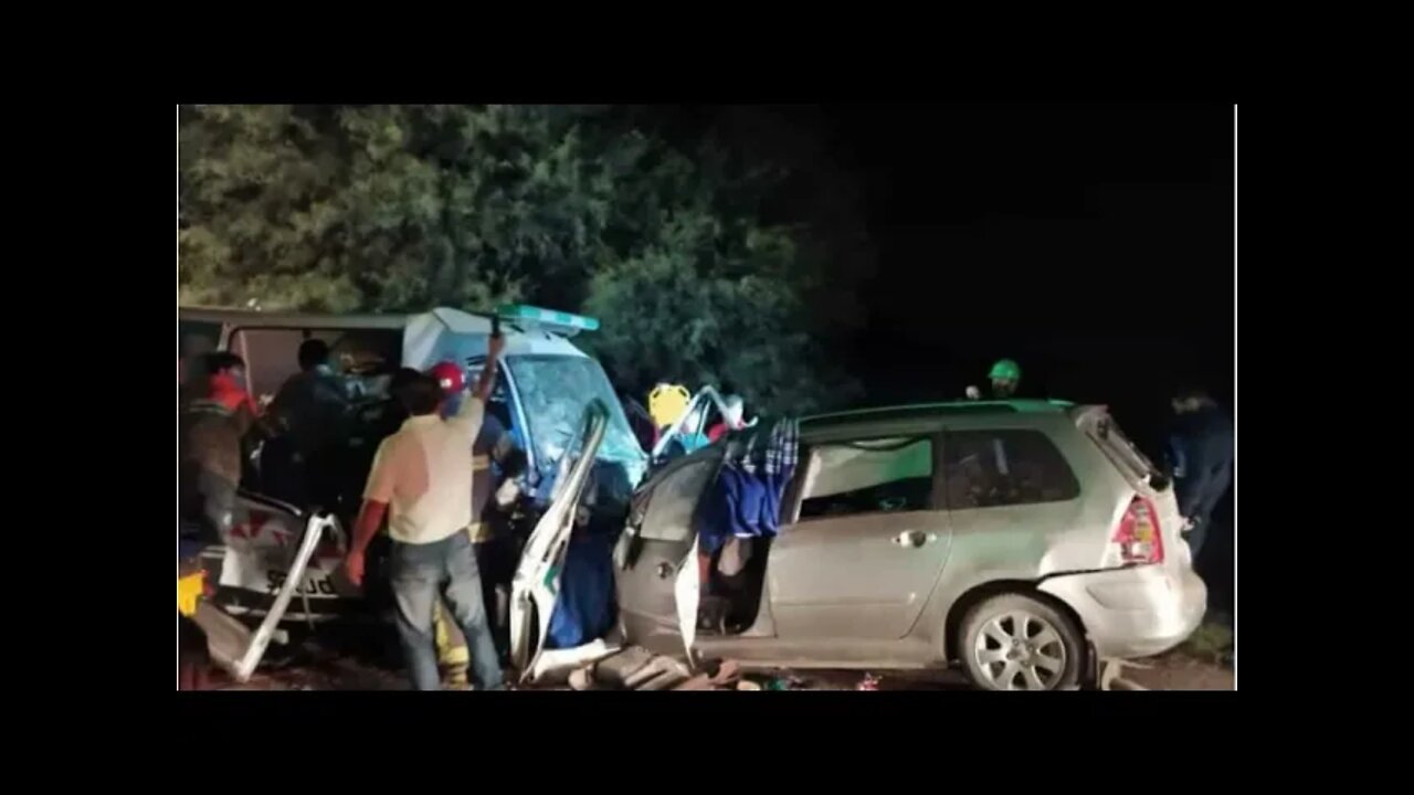 VIDEO TRAGICO: Carro bate em ambulancia , 8 mortos sendo 3 crianças