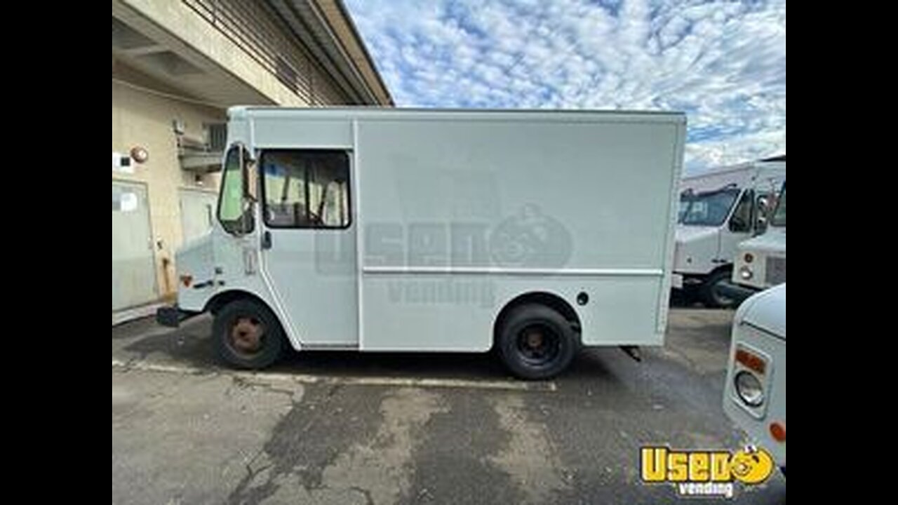 2004 18.5' Workhorse Unwrapped Renovated Food Truck|Mobile Kitchen w/ Pro-Fire Suppression for Sale
