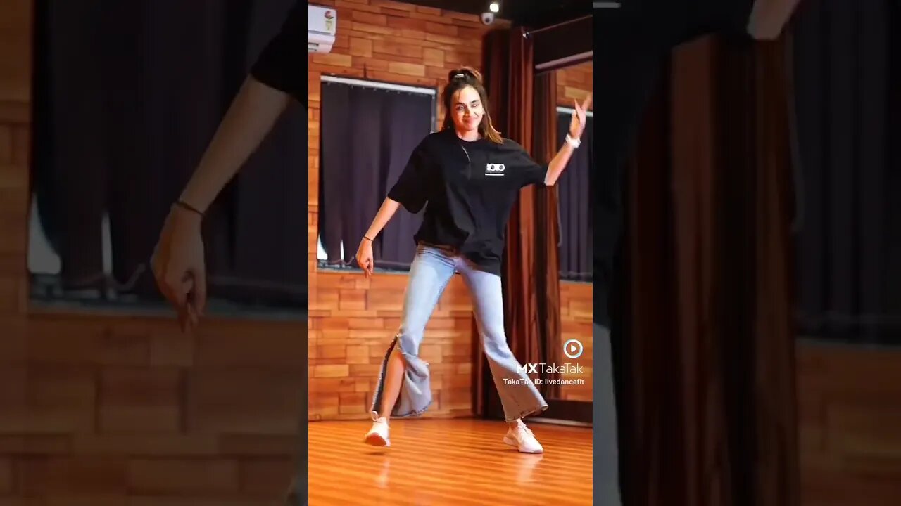 #shorts Tik Tok girl dance video#dancevideo #dancemusic #dancecover #shortsfeed #instagram