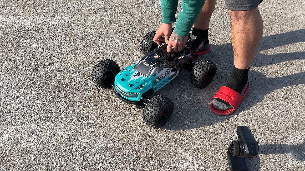 Arrma kraton 4s v2 VS. skatepark 😱 WASTED !!