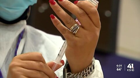 People seek out COVID-19 booster shots after CDC's "mix and match" guidance
