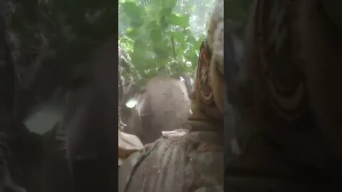 Russian artillery shoots Ukrainian soldiers during the video!