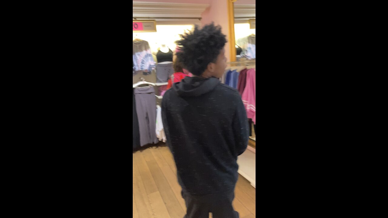 my cousin got freaky in the mall