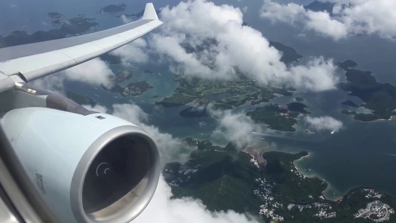 Cathay Pacific A330-300 landing at Hong Kong with AMAZING SKYLINE