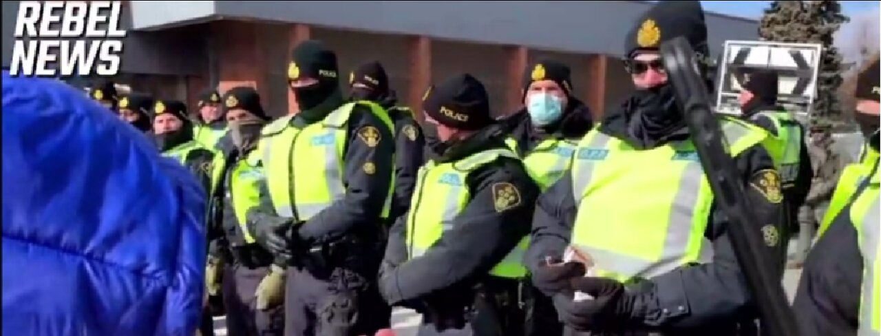 Convoy protesters react to increasing enforcement at Ambassador Bridge