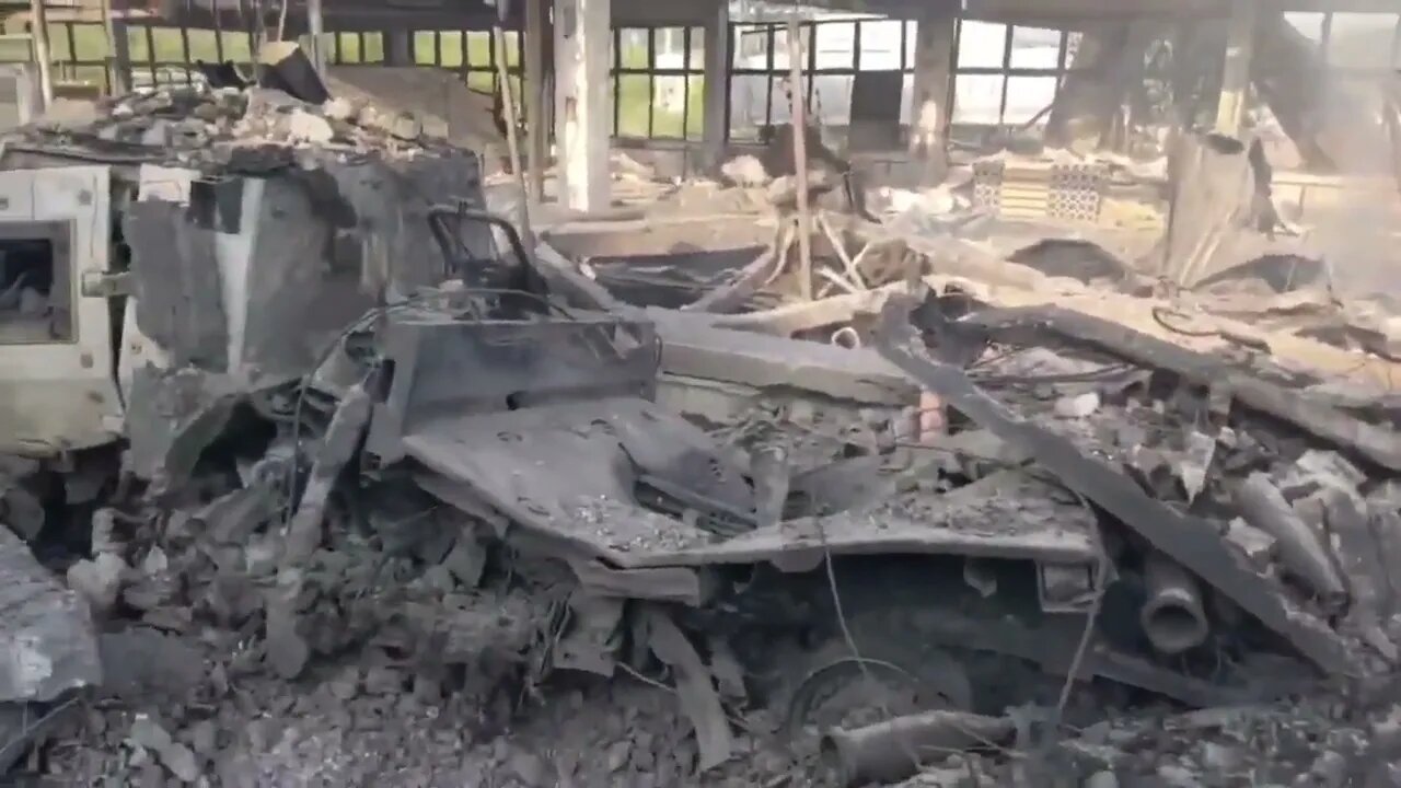 Russia Destroyed American M777 howitzer and Oshkosh armored tractor at the base in Lisichansk.