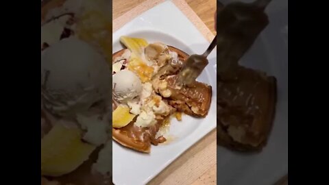 Es una estrategia comer rápido 😋 #shorts
