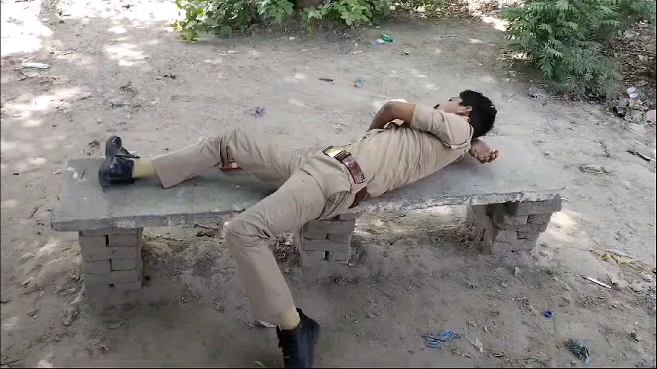 दारू के नशे में पुलिस वाले ने क्या कहा।