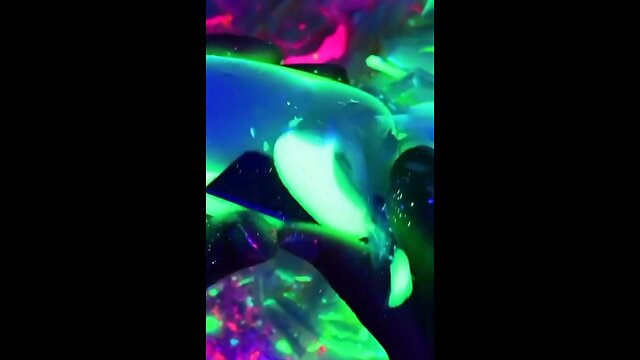 Satisfying | cutting through glowing light