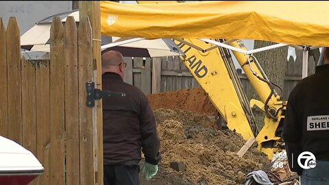 Crews wrap up dig for body in Pontiac