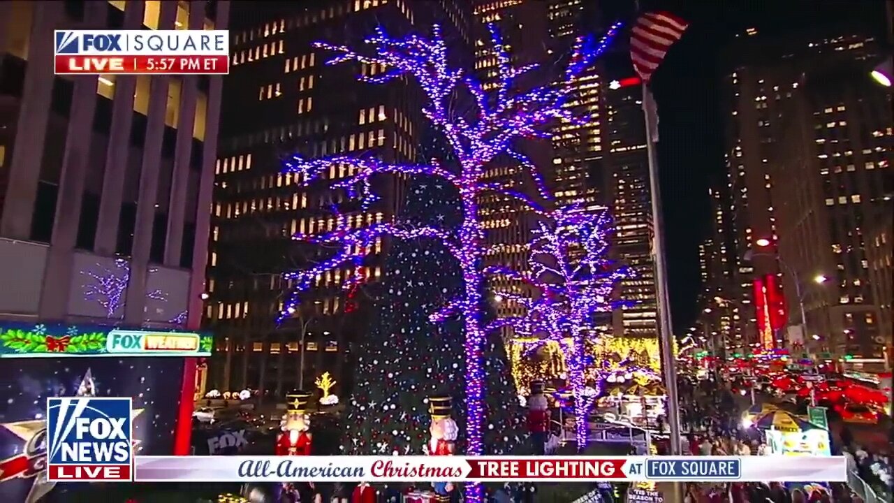 Santa Claus joins FOX News' All-American Christmas Tree lighting