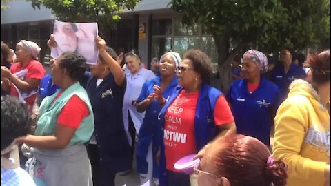 SOUTH AFRICA - Cape Town - 181127 - COSATU and SACTWU members protest (Gf5)