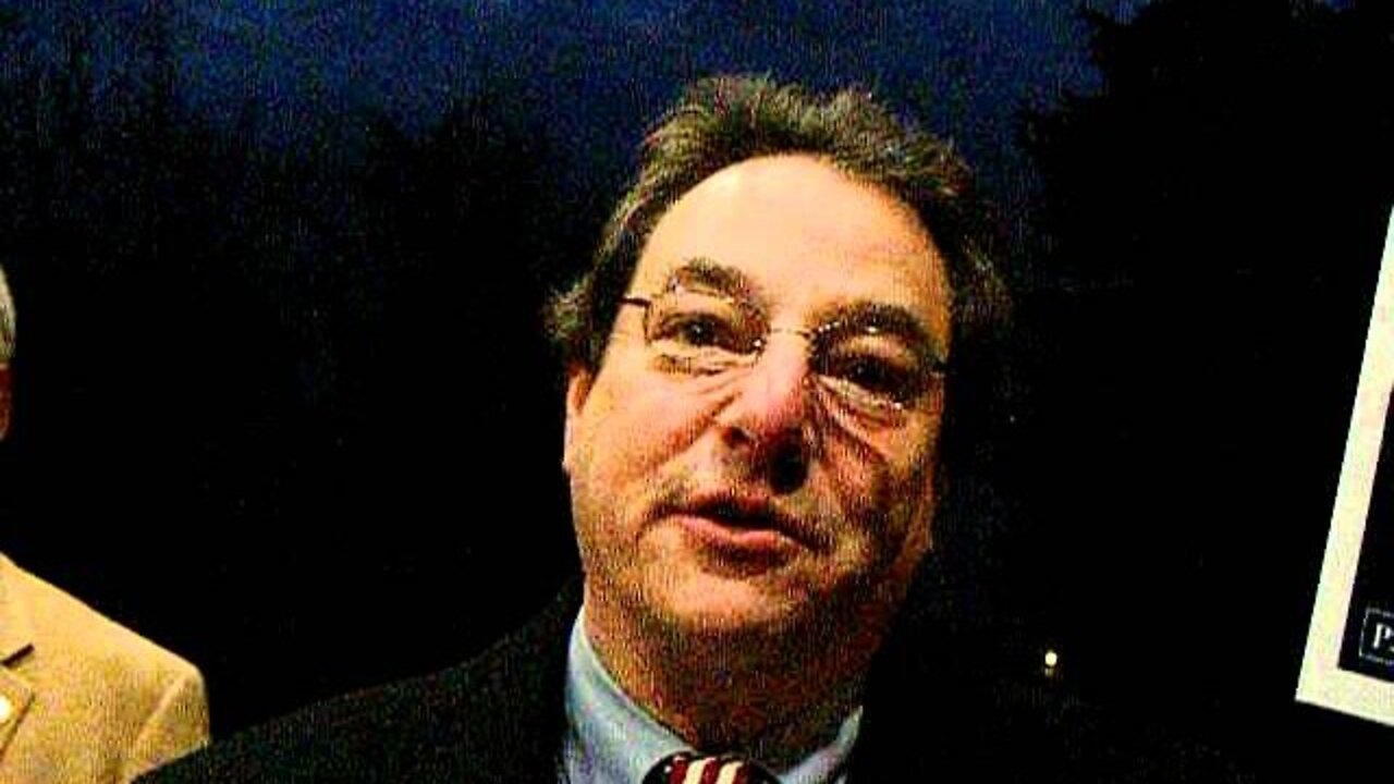 Newt supports at the Crowne Plaza 2-6-12.AVI