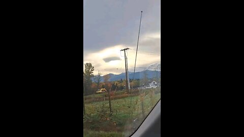 What is up with that cloud?!?! Take a close look. 👀 Weird!!!