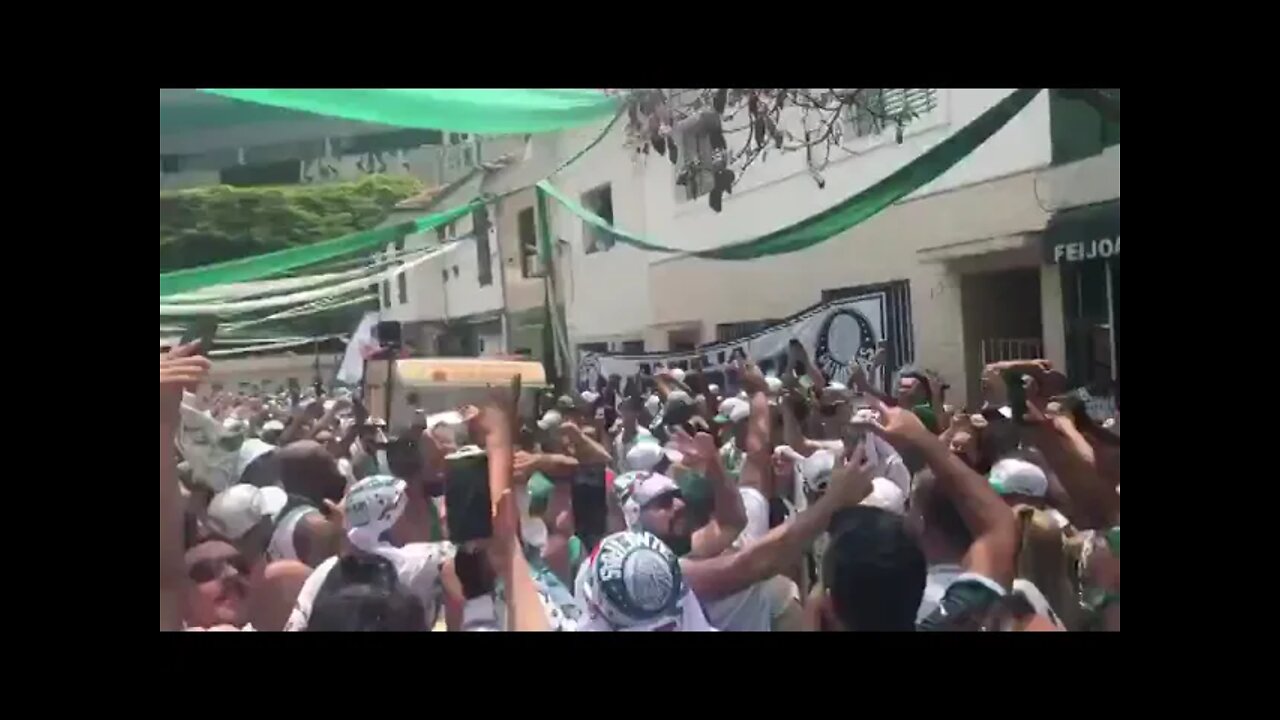 Palmeirenses zoando o Flamengo em SP antes da final contra o Chelsea