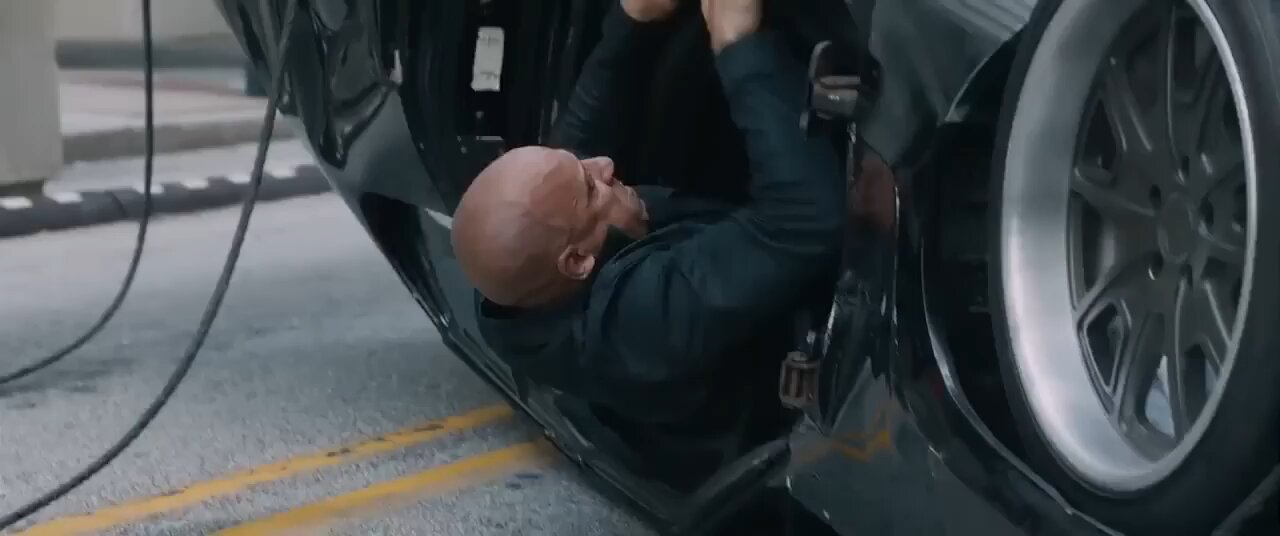 Fast and furious 8 best race fight scene in Hindi dub(720P_HD)