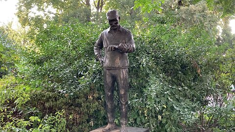 Walking Manhattan: Fred Lebow & Cooper Hewitt Garden (Museum Mile)