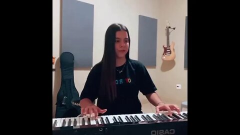 Rolling in the Deep- Adele ( COVER Letícia Ramos )