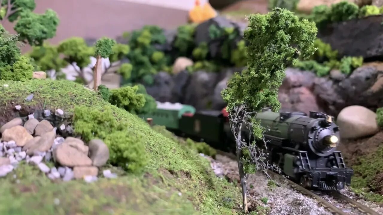 N Scale Great Northern pulling passenger train