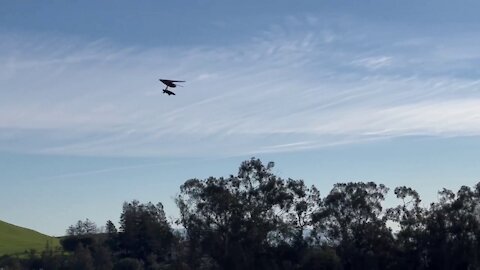Scratchy Day Hang Gliding at Mission Peak (narrated)