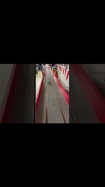 Wooosh! Shorty Wagon Vs. Dragster Filmed from the Big End of the Track.