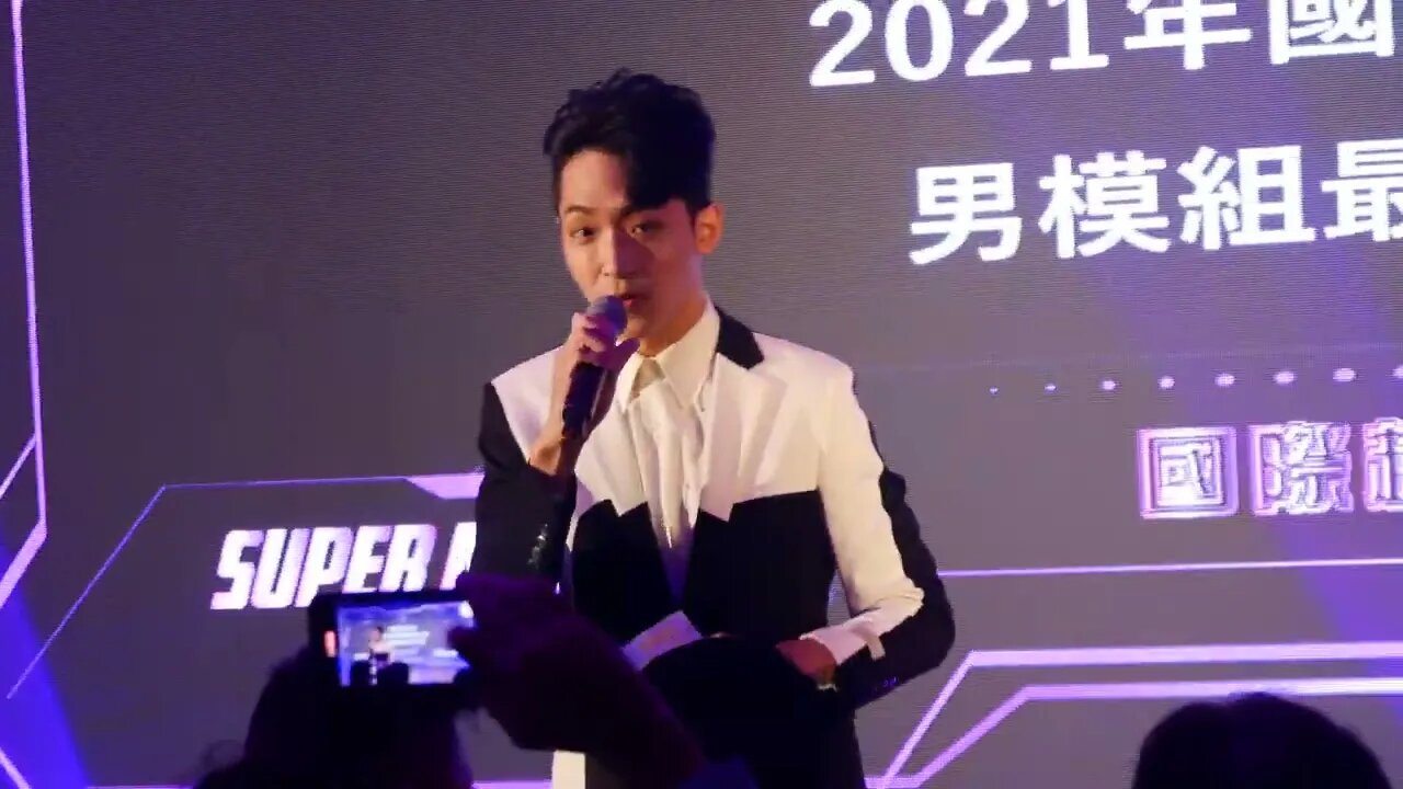 國際超模大賽 首發 NFT 秀出青春魅力