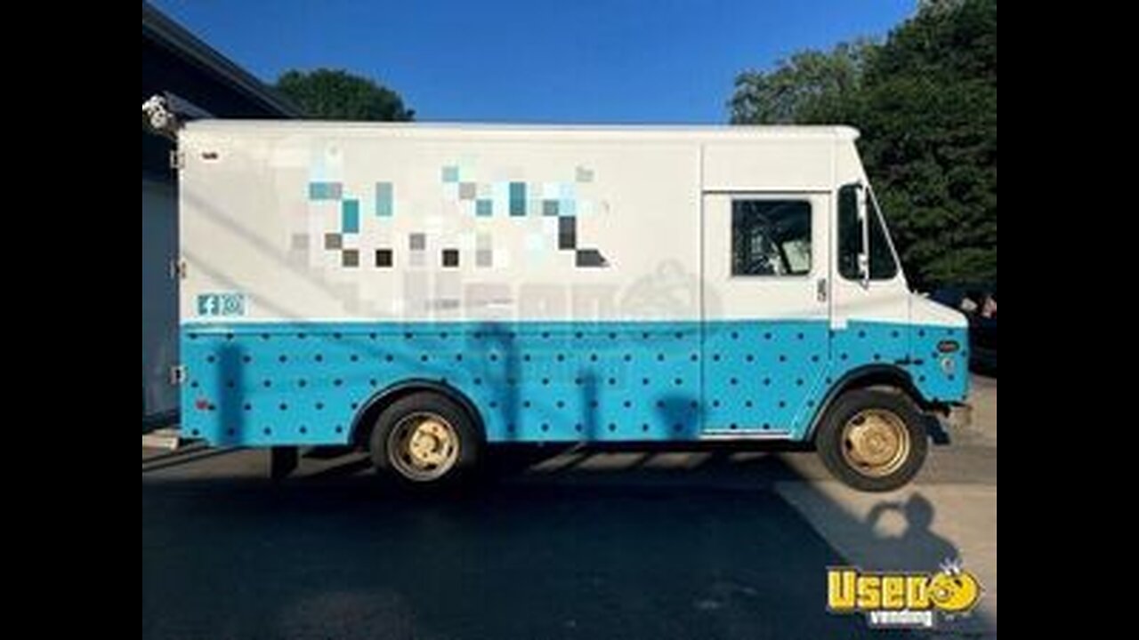 Clean and Appealing - 2001 Freightliner Mobile Boutique Truck for Sale in Pennsylvania