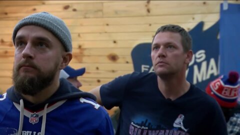 'Milwaukee Buffalo Bills Backers' take over sports bar during game