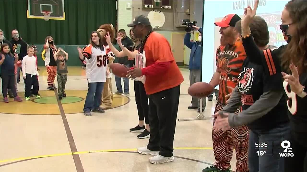 Ickey Woods attends school's Bengals pep rally