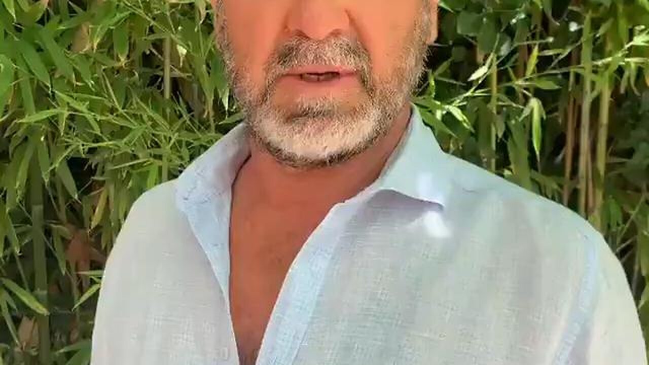 "Let's not forget Julian Assange ❤