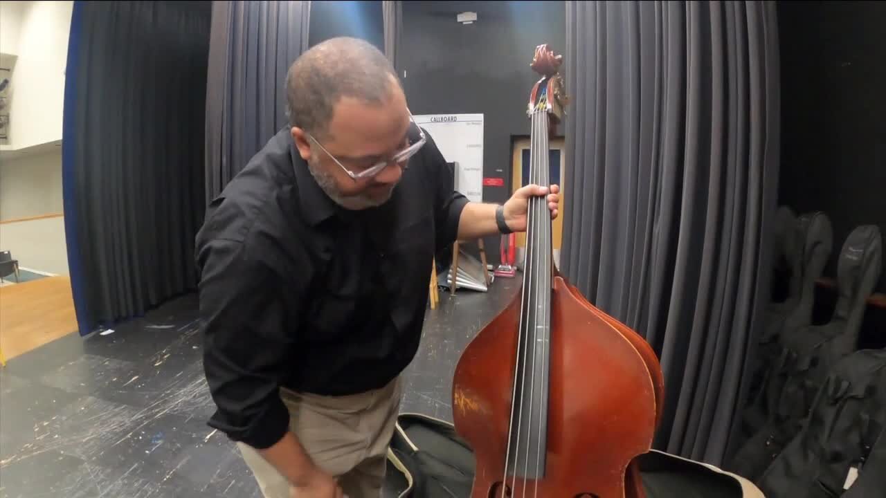 Hillsborough County music teacher honored by Barry Manilow