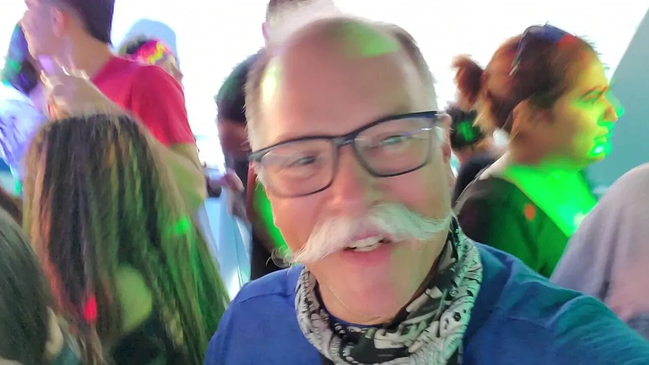 FIESTA EN ALTAMAR BARCO LA PACHANGA