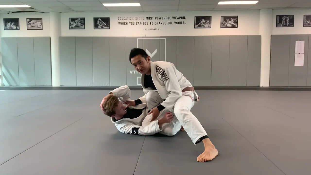 Jiu Jitsu - Knee Cut, Leg Weave pass vs. Knee Shield